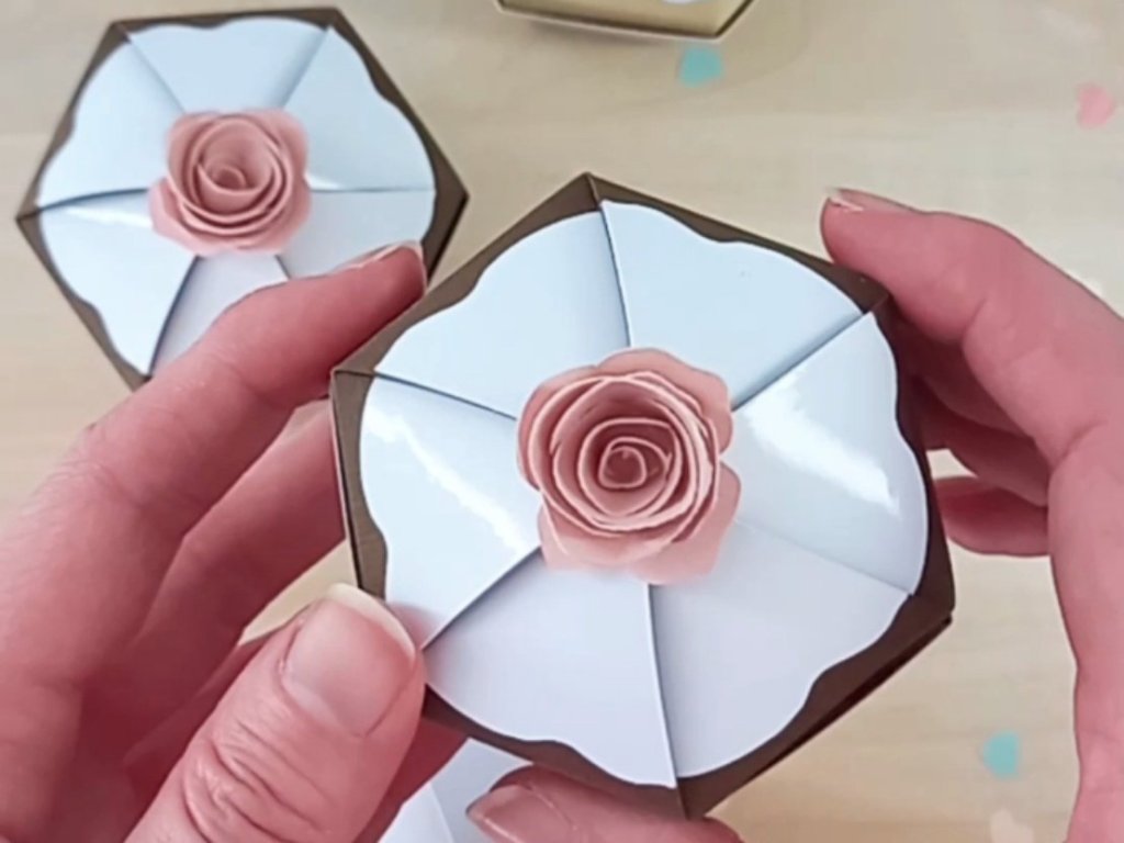 White, glossy card icing on a cupcake favour box